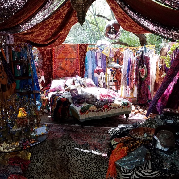 Meet your Posher, Laura - Picture 3 of 9